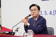 고향 찾은 김태흠 보령-대전 한국판 아우토반 강한 의지