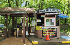 한라산은 역시 백록담..등산로 과자 봉지는 옥의 티