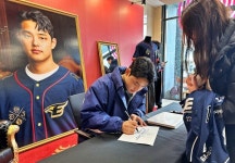 한화갤러리아타임월드, 한화이글스 문동주 선수 2023 KBO리그 신인왕 수상 기념 팝업 스토어 진행