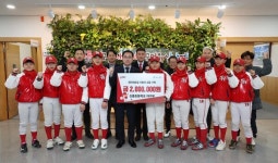 신흥초 야구부, 대전 동구 천사의손길에 성금 기탁