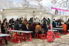옥천군서 봄 입맛 돋우는 생선국수 맛보세요