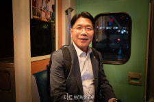 백팩 멘 국회의원 이재관 천안 위해 뛸 것