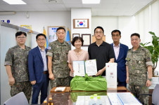 내포리대대마트 | "나라 위한 헌신에 감사" 군 장병 밥값 몰래 계산해 준 내포신도시 영어강사