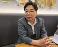 탄핵을 서두르는 게 답이다. 한국인의 회복 탄력성 믿는다