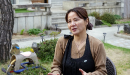 3대가 살던 옛 관사촌 이층집이 춤을 춘다