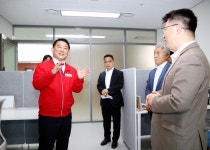 코리아푸드((주)대철) | 창업센터 방문한 서철모 서구청장 "성장 지원 약속"