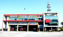 충남 당진시 송산면 화학 공장서 황산 누출...2명 화상