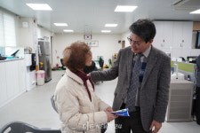 아침부터 줄 선 어르신들…청양 기본소득 지급 첫 날