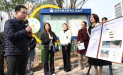 박희조 동구청장 천동초 방문, 정류장 안전 점검