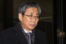 CJ 이미경 부회장 퇴진 압력 의혹 조원동 11시간 조사 뒤 귀가