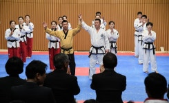 남북 태권도 시범단, 서울시청서 합동공연 펼쳐