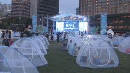 해변으로 변신한 서울광장…3색 문화로 바캉스