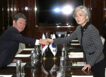 한일 외교장관 회담…강제징용 배상문제 '평행선'