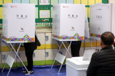 당구장·할인마트 방문…투표갔다 무단이탈 자가격리자 6명 적발