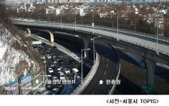 서울 이수고가차도 빙판길…동작대교 방면 통제