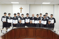 서울·평양교구 신학생 12명에게 장학금 수여