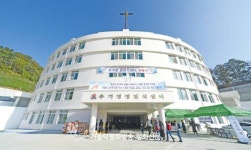 무연고 사망자 봉안시설 ...추기경 정진석 센터 축복
