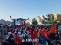 광장에 가득찬 붉은 물결…끝까지 포기 안 해