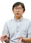 쫓기듯 살아가는 직장인, 신앙으로 치유해주고 싶어요