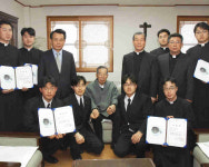 [김수환 추기경 10주기] 청빈의 목소리와 소외된 이들 향한 사랑은 커져가고