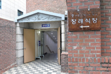 엄격해진 장사법과 민원 등 성당 장례식장 어려움 커져
