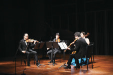 만추에 울려퍼진 선율, 깊어지는 평화 가족애