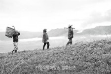 [박노해 사진 에세이 길] 브로모 화산의 농부