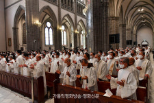 [서울대교구장 착좌] “사회가 요구하는 교회상, 함께 모색하고 찾아가겠다”