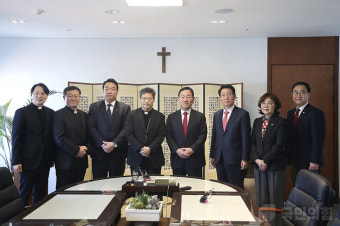 주호영 국민의힘 원내대표, 서울대교구장 정순택 대주교 예방