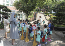 인기있던 가톨릭 유치원 줄줄이 폐원, 저출산만 문제일까?