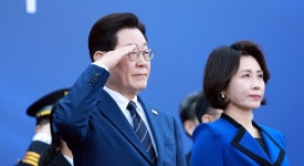 이 대통령, 신임 경찰 임용식서 경찰 법 집행 정교해야  