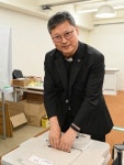 정순택 대주교, 명동 주민센터서 사전투표…헌신하는 일꾼 선출되길