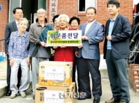 충북도회, 관내 경로당에 위문품 전달