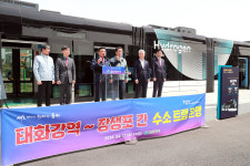 울산 태화강역~장생포, 세계 최초 무가선 수소트램 상용화