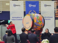 위너스, 코스닥 상장 첫날부터 270% 급등...산뜻한 출발