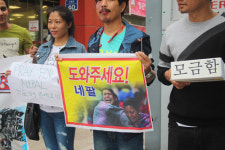 광주 네팔인들 “집 무너지고 가족 죽었는데 할 수 있는 게 없어”