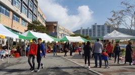 광주 무등중, ‘소태골 포토존’ 만들고 마을 벼룩시장 열어