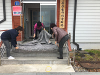 담양군 전 경로당에 미끄럼 방지 부직포 지원