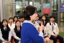 유은혜 부총리 “광주 학교 공간혁신 모델, 전국화”  