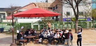 “비오는 날에도 학교 운동장 나가고 싶어요”