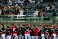 KIA, 삼성에 11:8 대역전승