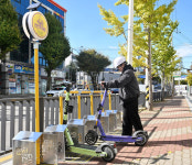 광주 서구 전동 킥보드 전용주차장 눈길