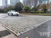 도로에 포위된 평화공원 차 속도 좀 줄여주오