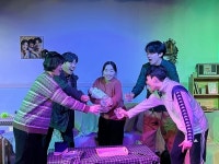무거운 주제 억지웃음 개콘 느낌