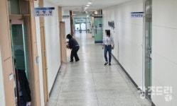시청사서 끌려나간 민원인… 순천판 입틀막