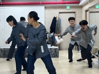 마당극으로 보는 아버지의 해방일지