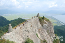 득량 사람들의 수호신, 칼바위 품은 산
