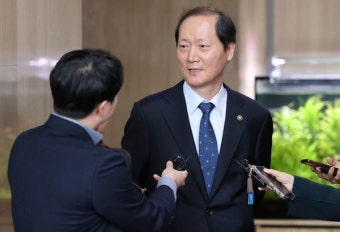 한덕수, 대통령 몫 헌법재판관 후임 지명…권한대행 직무 범위 논란