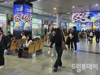 추석 연휴 둘째 날, 유스퀘어 귀성 행렬로 북적