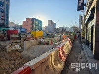 다 열었다더니 내 집 앞은 공사장?